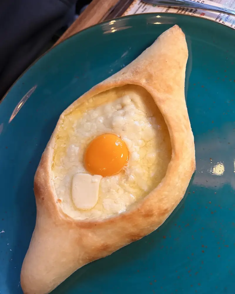 Chaczapuri po adżarsku